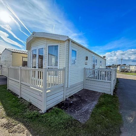 Lovely 6 Berth Caravan At Suffolk Sands Holiday Park Ref 45010Mv Felixstowe Eksteriør billede